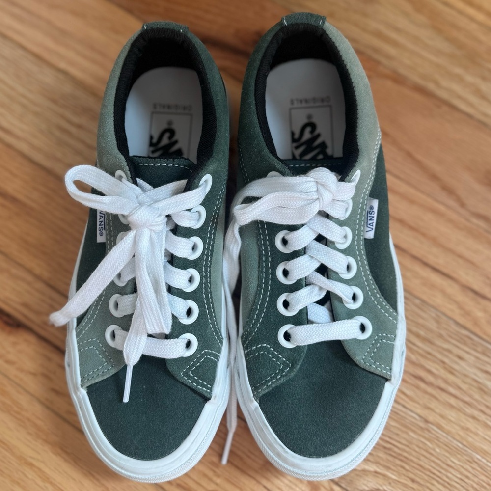 Vans Suede Sneakers Olive Green Women’s 5.5 Men’s 4 Like New